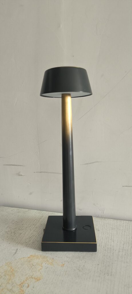 High quality led table lamp wireless charging battery from China OEM factory